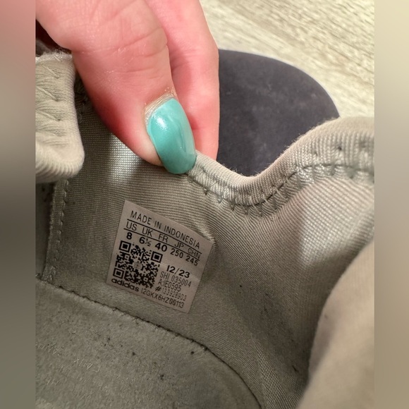 Adidas NMD_R1
Gray Athletic Shoe - Picture 8 of 8